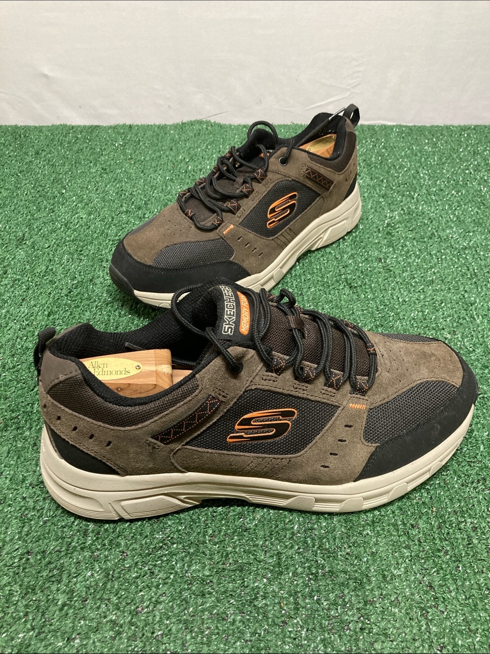 Skechers Men's Brown and Black Athletic Lace-Up Sneakers sz 11EWW (OKPM-09-21)